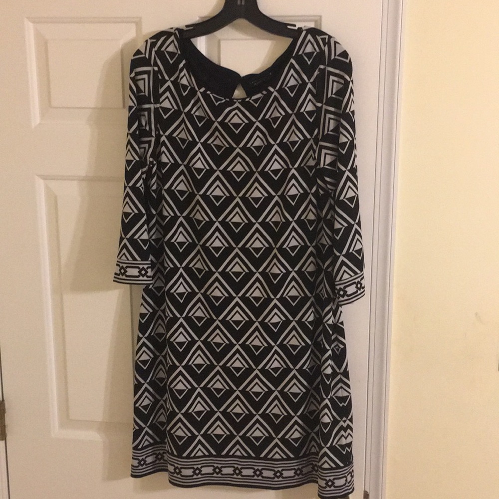 Black and white geometric print dress